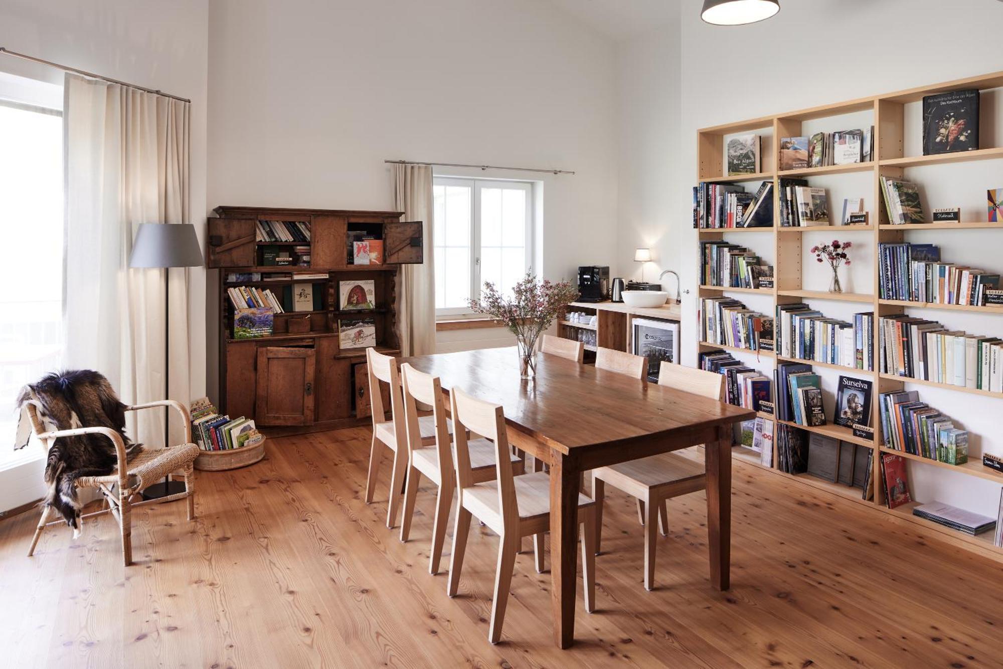 Medelina Hotel Curaglia Екстериор снимка