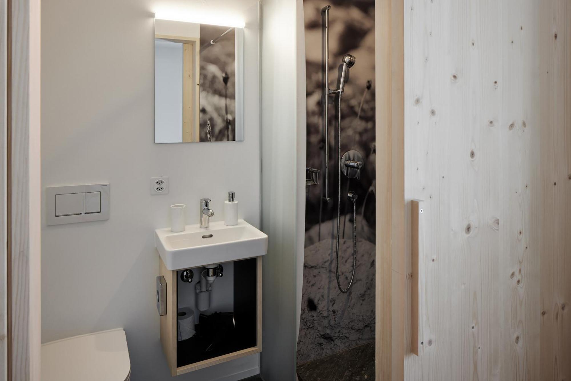 Medelina Hotel Curaglia Екстериор снимка