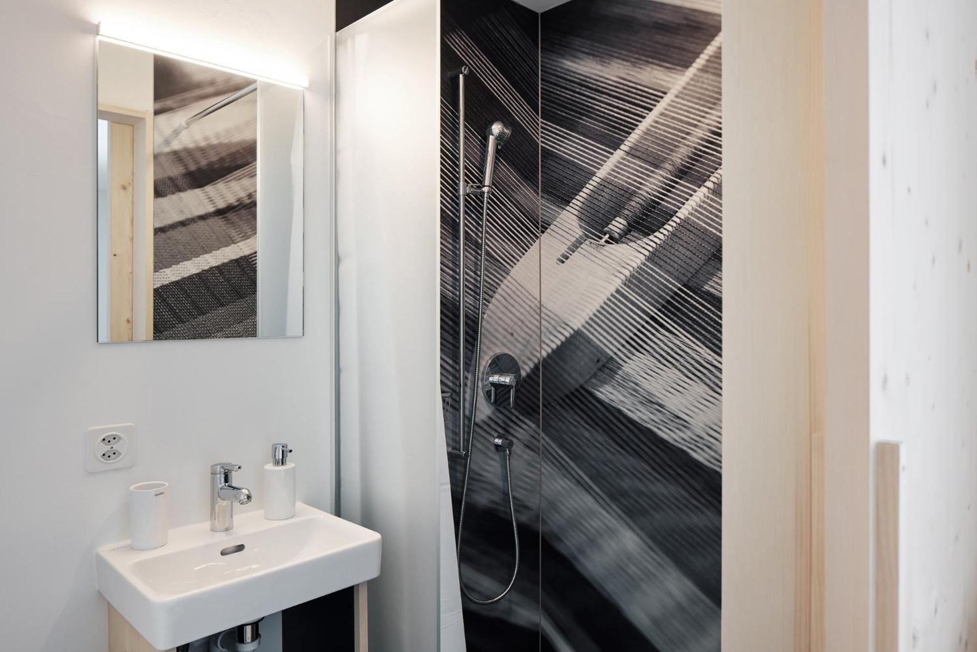 Medelina Hotel Curaglia Екстериор снимка
