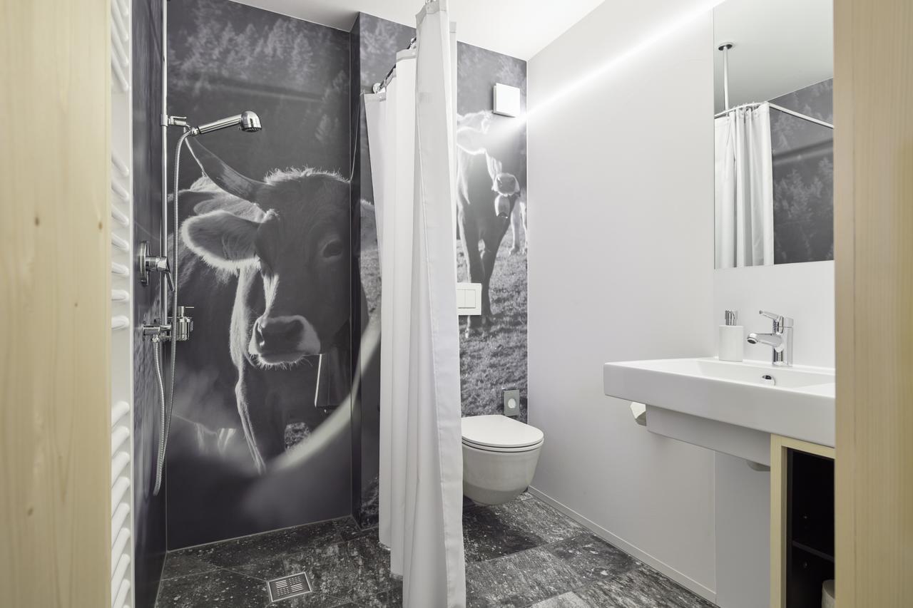 Medelina Hotel Curaglia Екстериор снимка