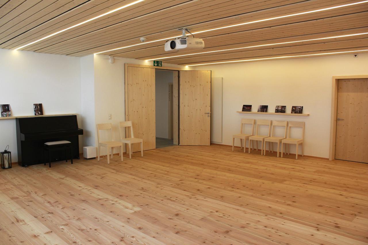 Medelina Hotel Curaglia Екстериор снимка